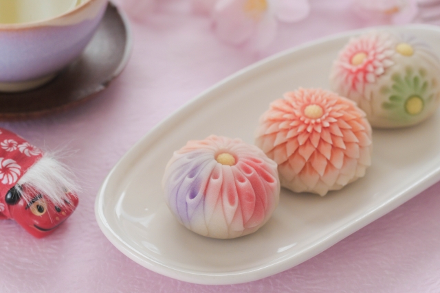 美しい練り切りお茶と共に