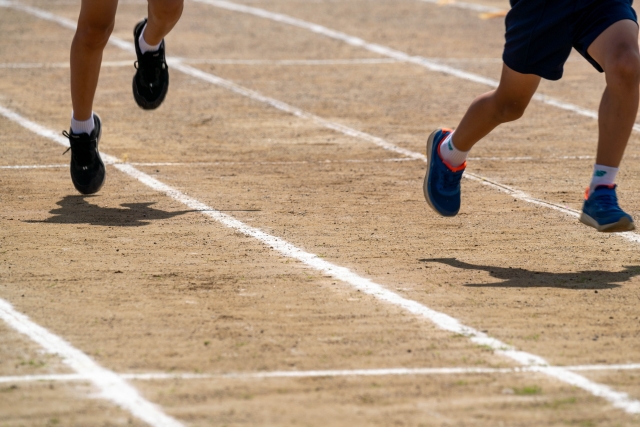 運動会の徒競走のイメージ画像