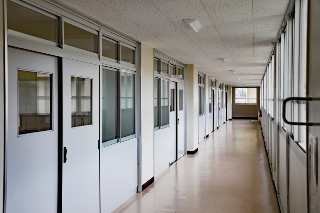 学校の廊下イメージ画像